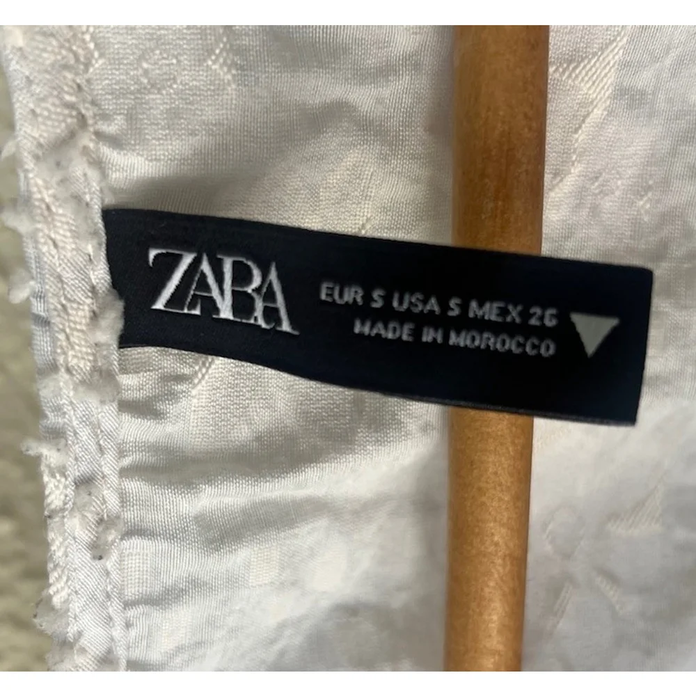 Zara Women’s White Textured Puff Sleeve Peplum Blouse Size S Cottage Romantic